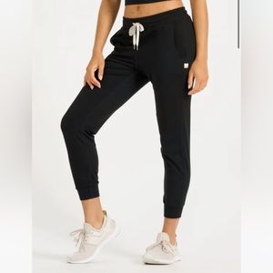Vuori performance joggers in black, medium